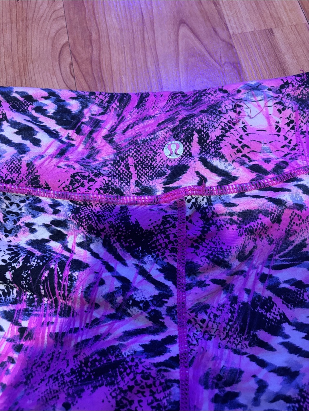 Lululemon pink printed leggings - Picture 5 of 5